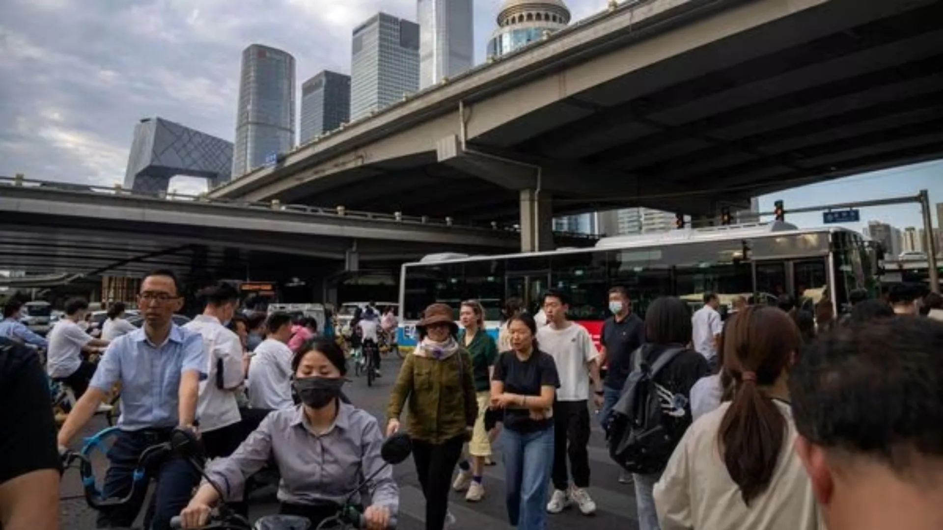 Wion Business Wrap | China's economic woes, Argentinians opt for old clothes & more