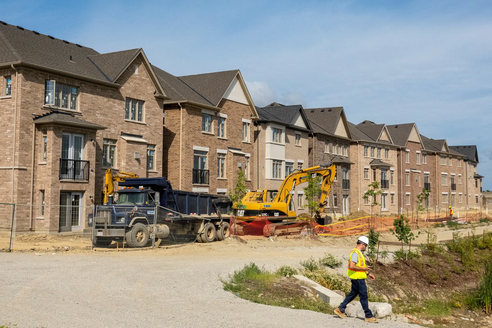 Toronto's housing desperation: Half-a-bed for C$ 900 a month amid soaring prices