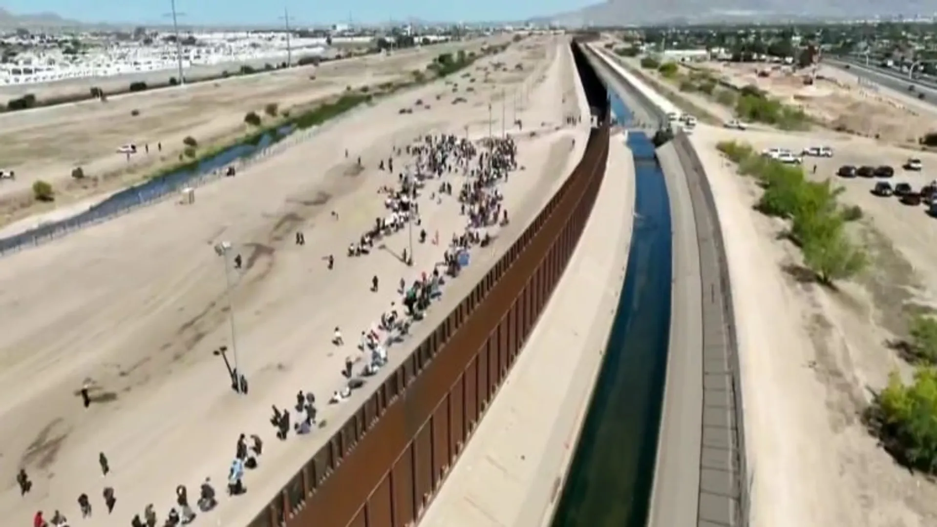 US authorities start closing bridges with Mexico to contain surge in immigration