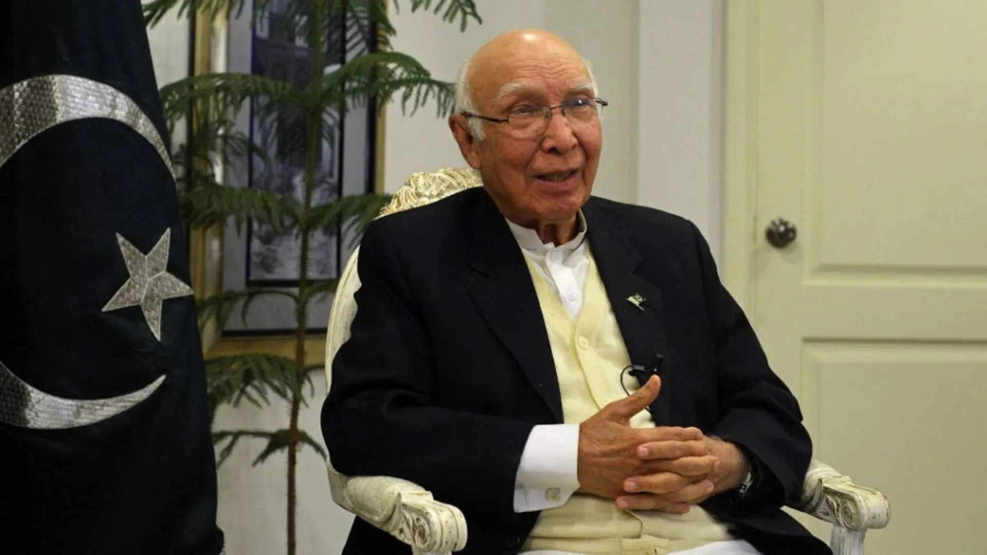 Former Pakistan finance minister Sartaj Aziz passes away at 94