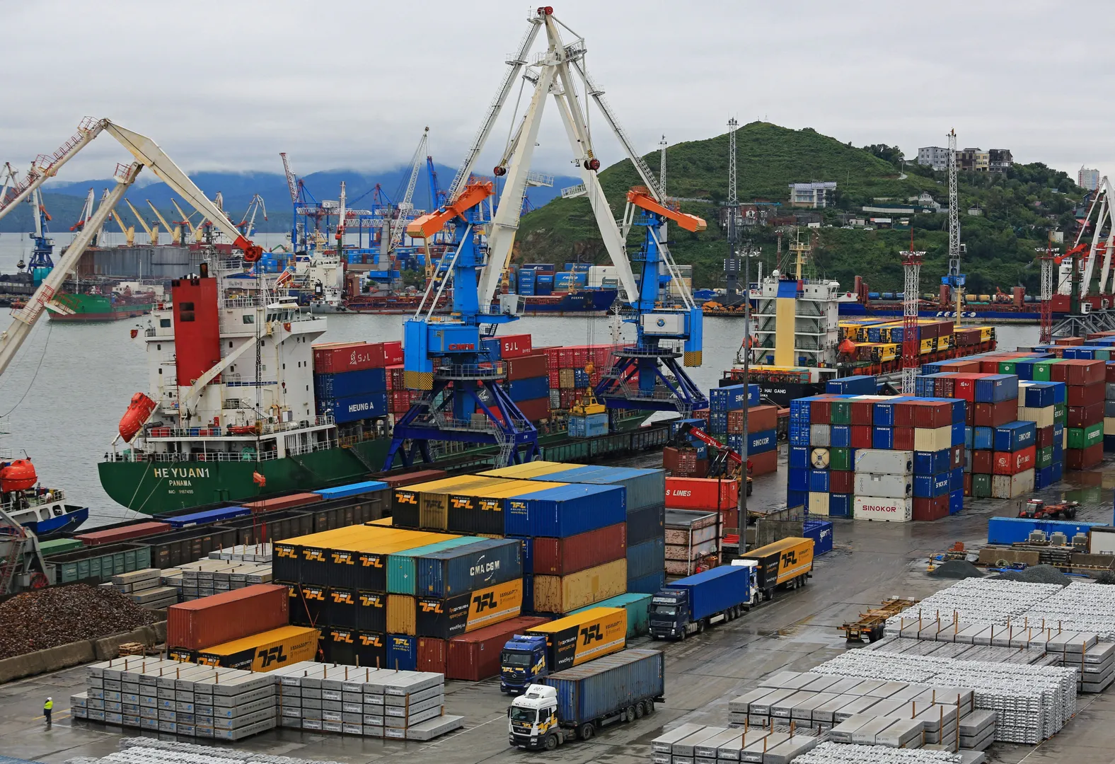 China-Russia trade hits record high in 2023 amid decline in US commerce