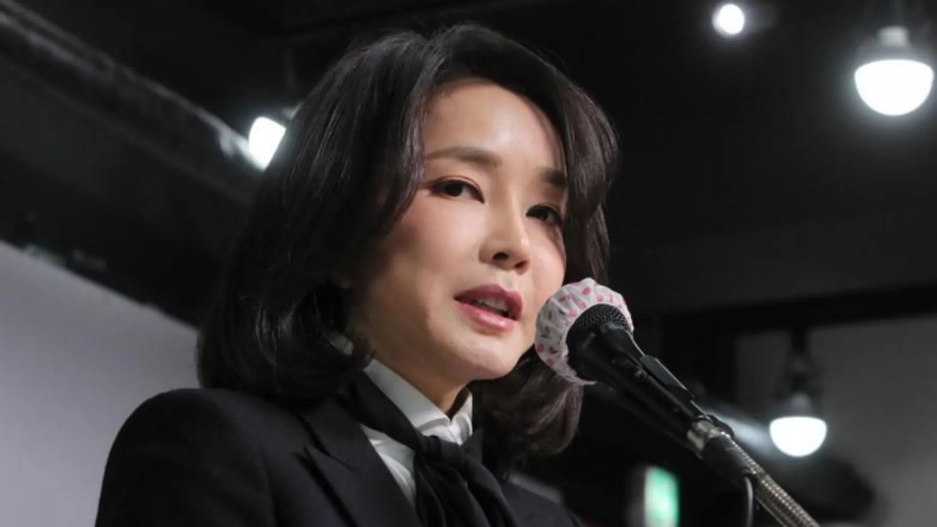 South Korea's first lady faces criticism within govt over receiving Dior bag from pastor