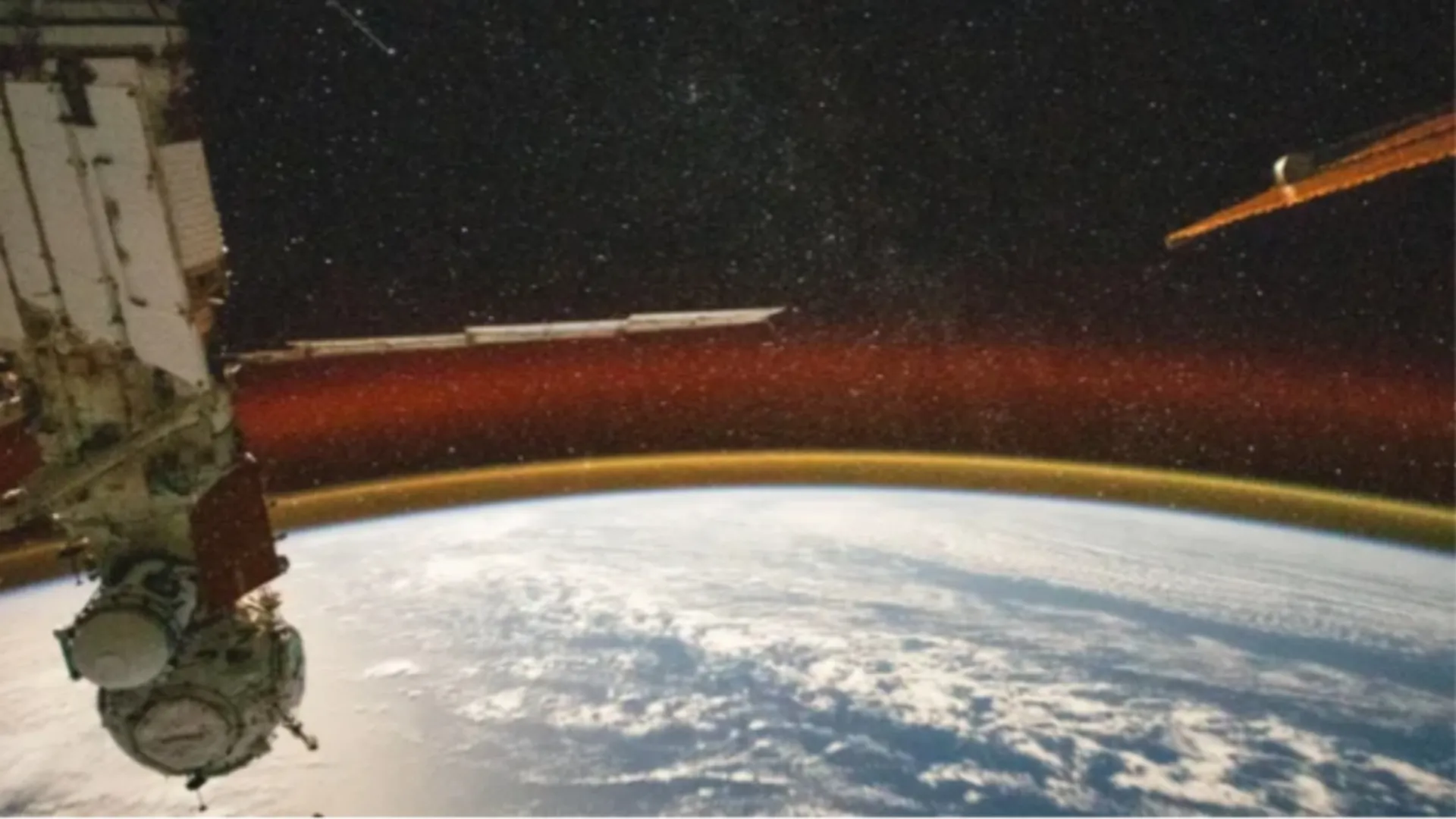 'Airglow' captured from ISS mesmerises with its reddish hue