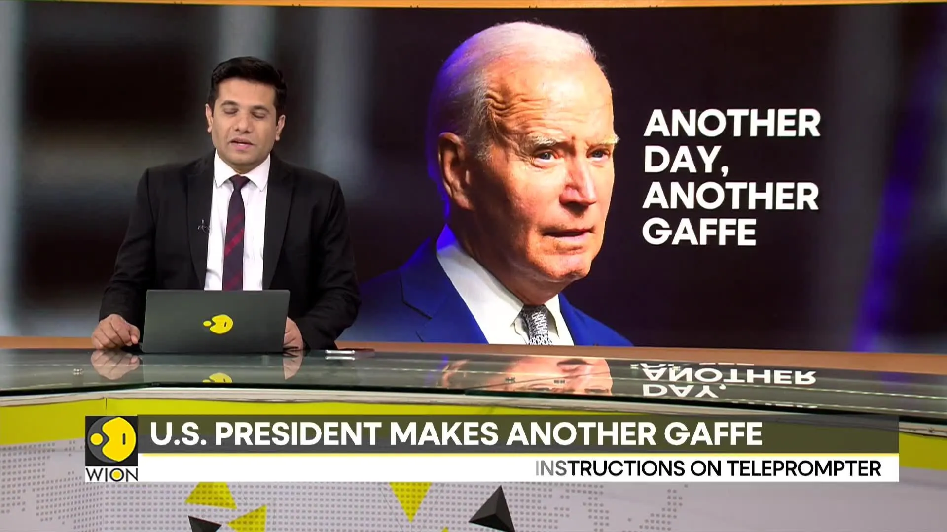 US President accidentally reads instructions on teleprompter