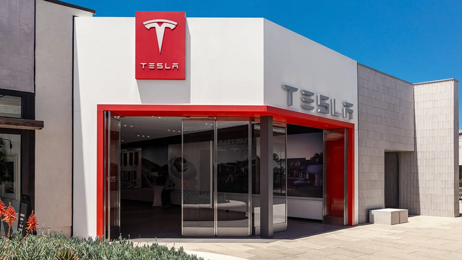 Tesla shakes up staff amid revenue decline