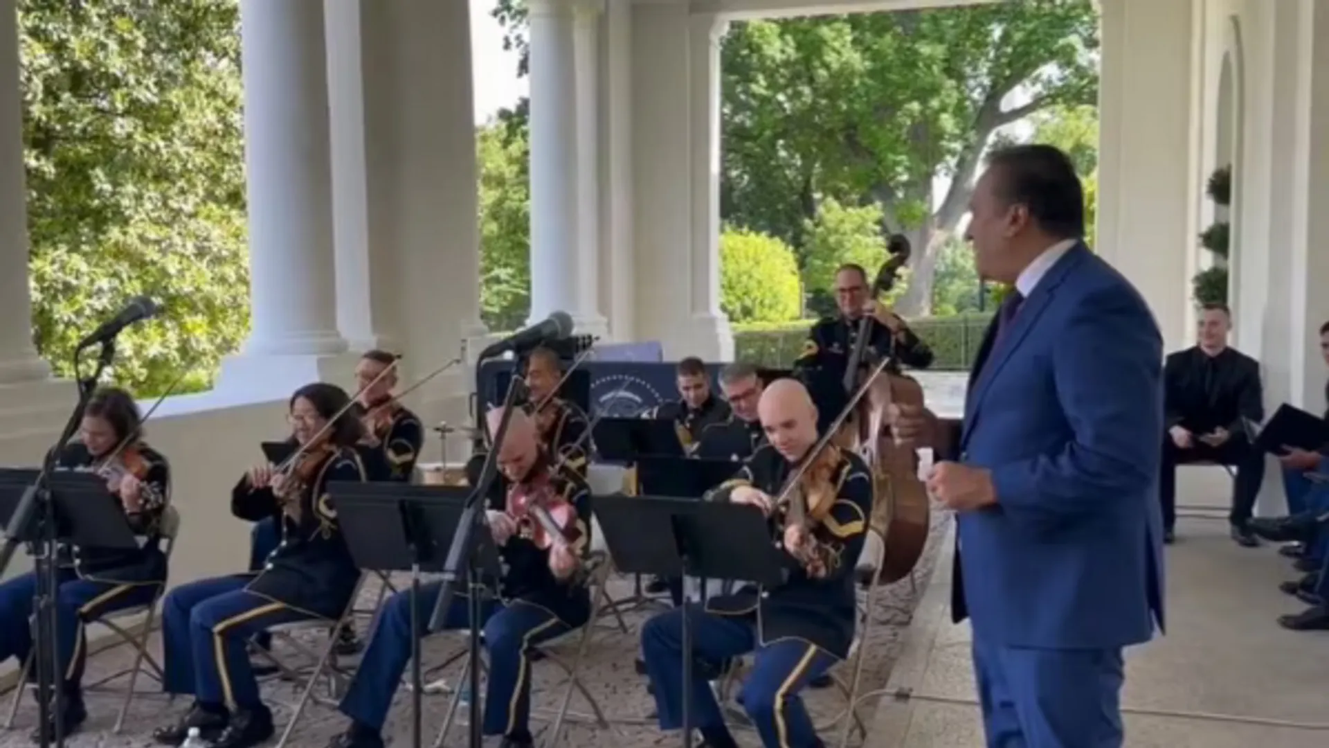 Watch: White House corridors echo with 'Saare Jahan Se Accha' as attendees dig on pani puris