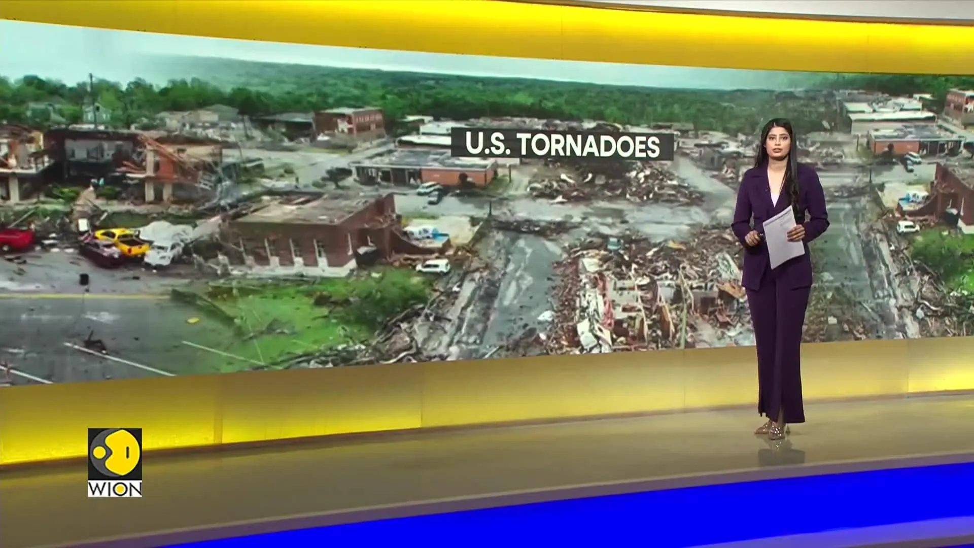 Tornadoes sweep through US midwest