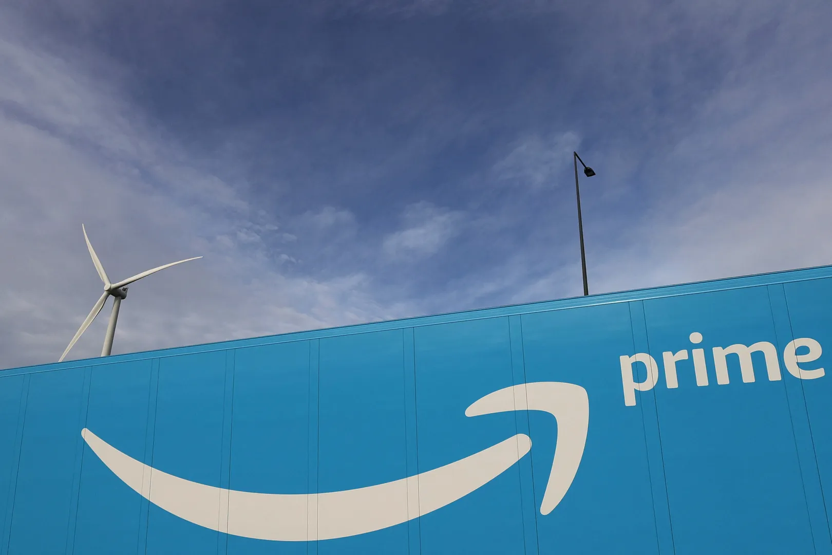 Amazon's ad-supported prime video disrupts streaming ad market and challenges Netflix