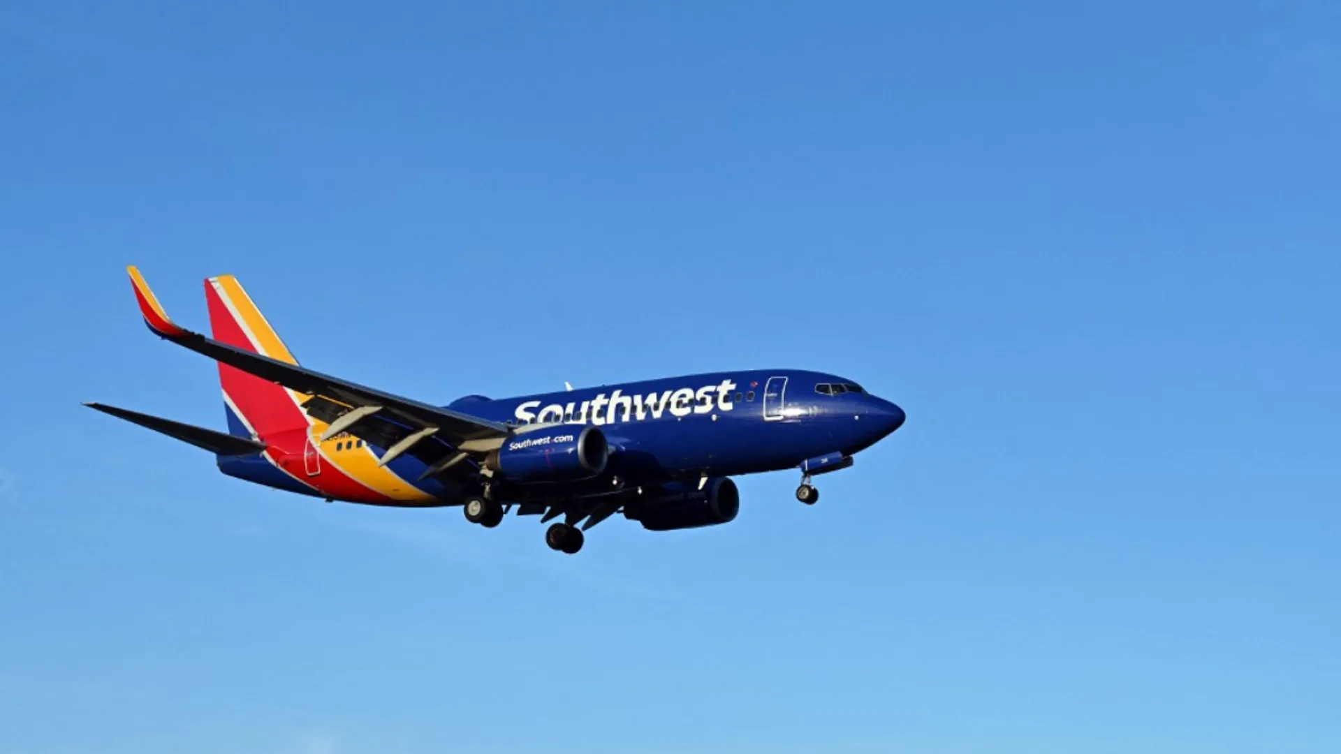 FAA investigates Southwest flight that flew just 525 feet above Oklahoma town, triggering altitude warning