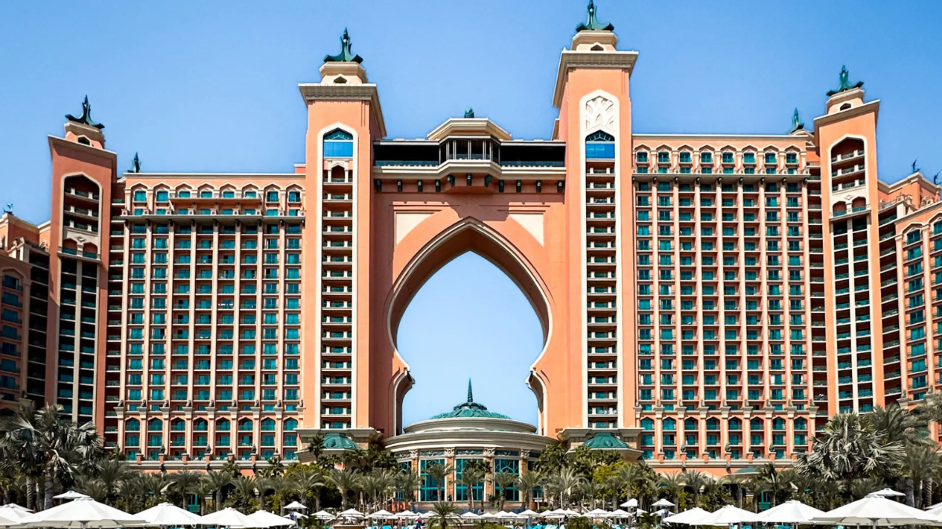 Indian mom hangs clothes on balcony of Dubai's Atlantis, The Palm; hotel reacts to viral video