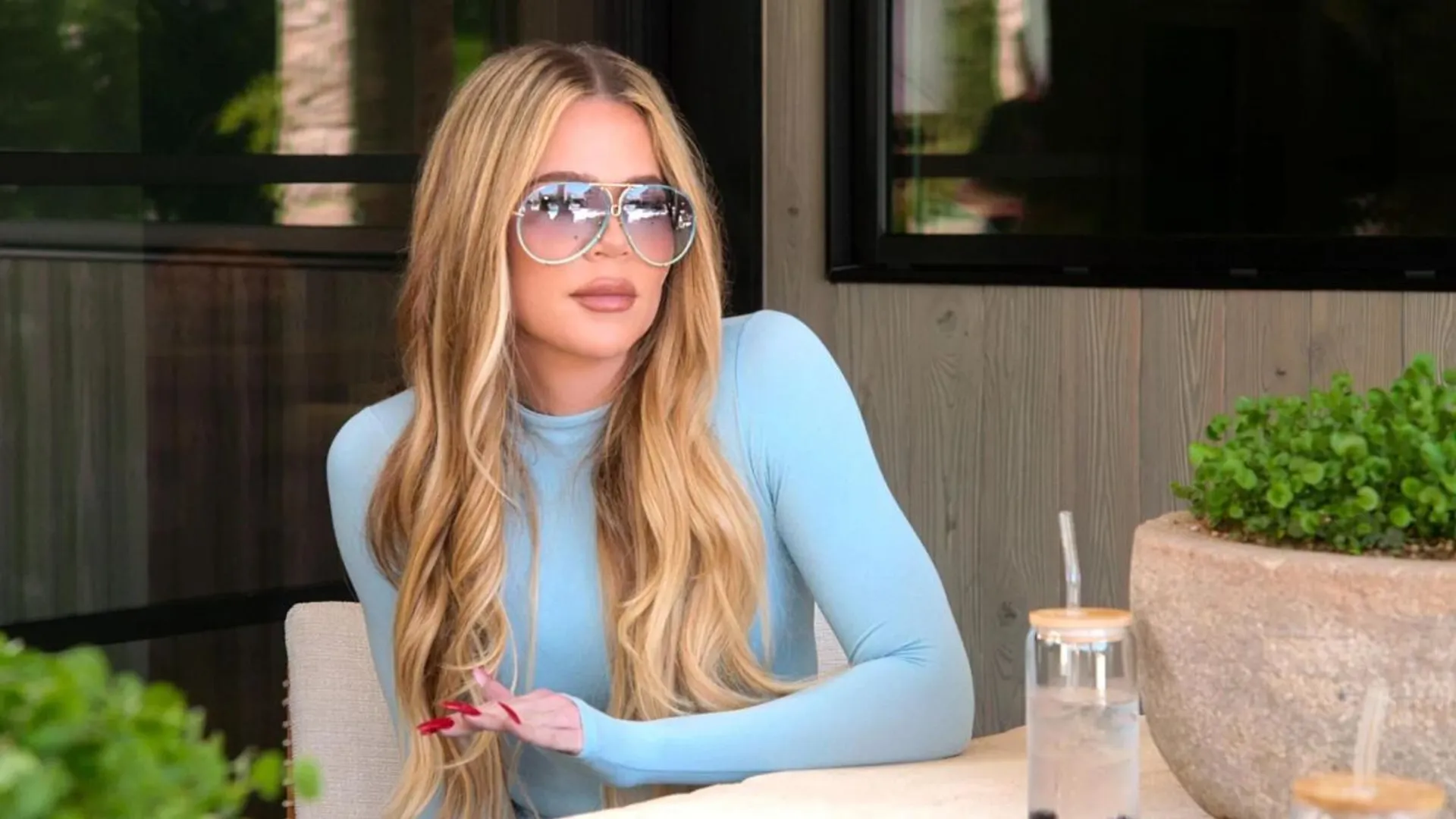 Inside Khloé Kardashian's 40th birthday celebration: Flowers, special message from Dolly Parton and more