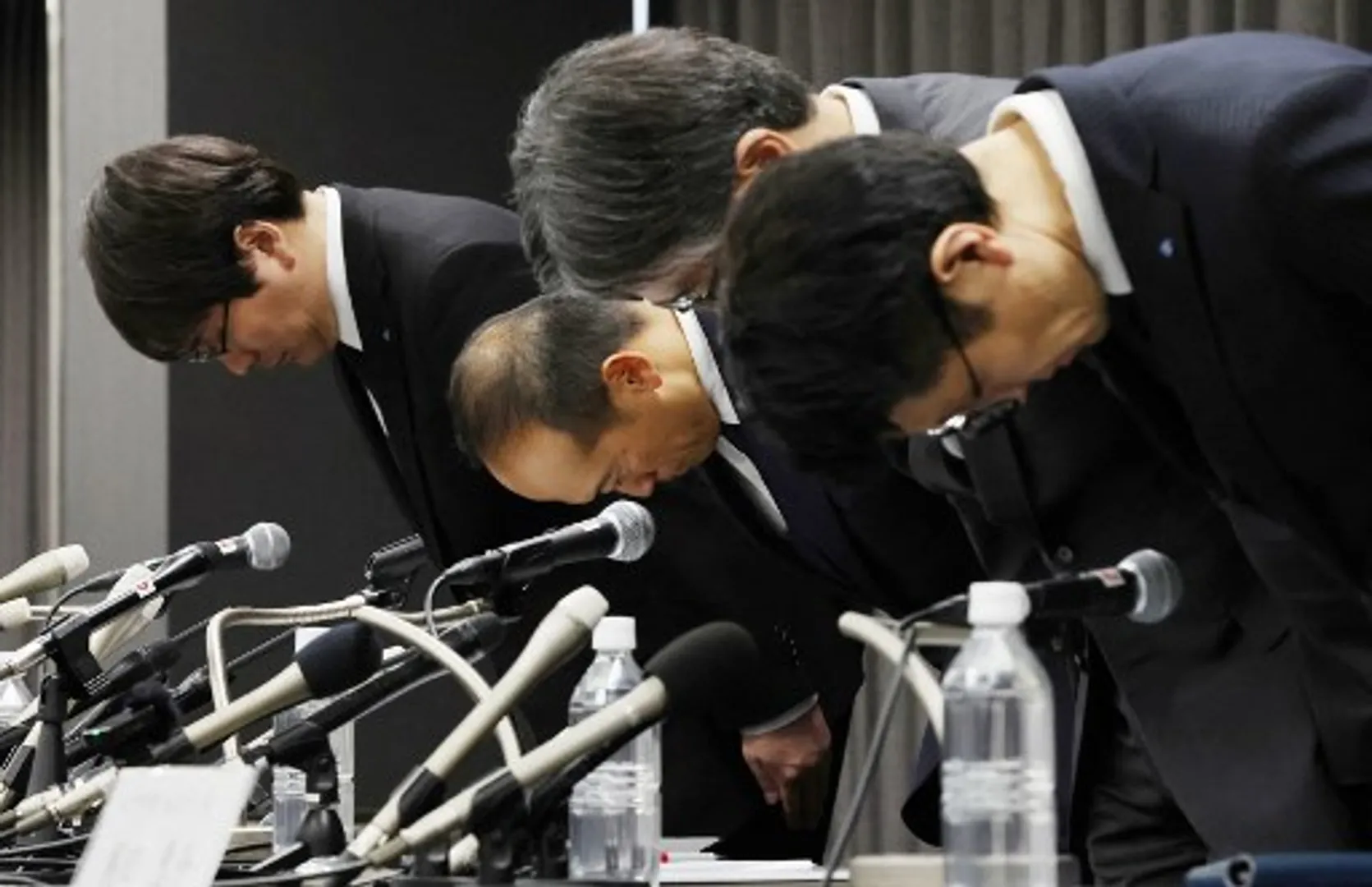 Japan firm probing 76 more deaths in supplement scare