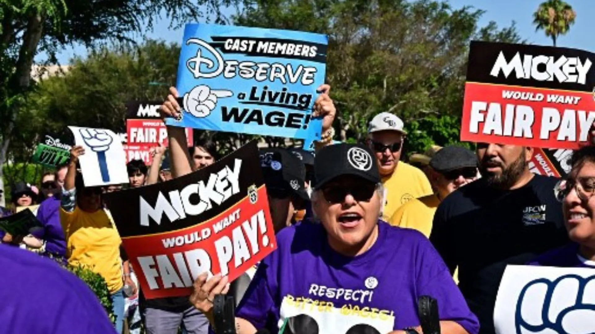 Disneyland workers vote in favor of strike authorisation