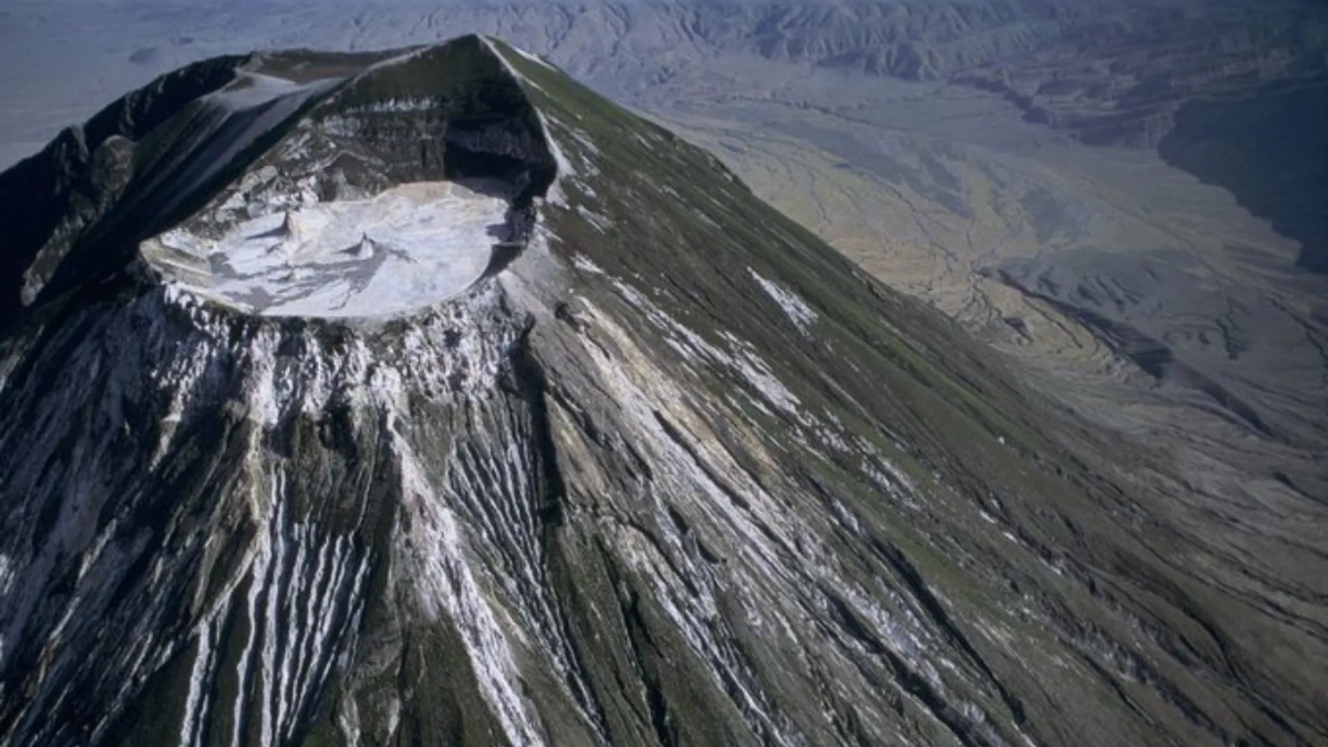 This volcano, with continuous eruption of magma, is sinking inside Earth. Here's why
