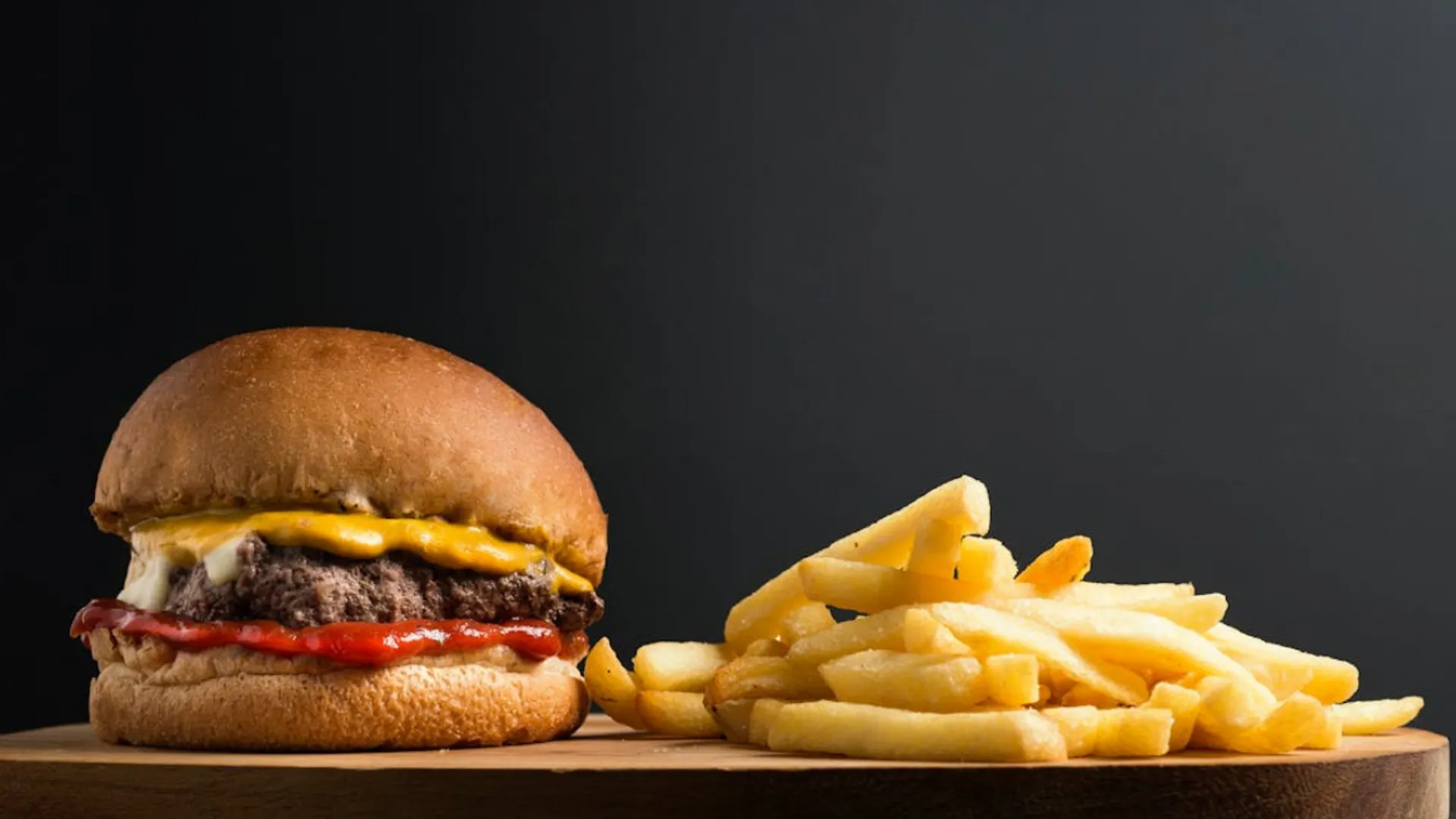 UK couple leaves restaurant without paying £120 bill, flaunts meal on Facebook