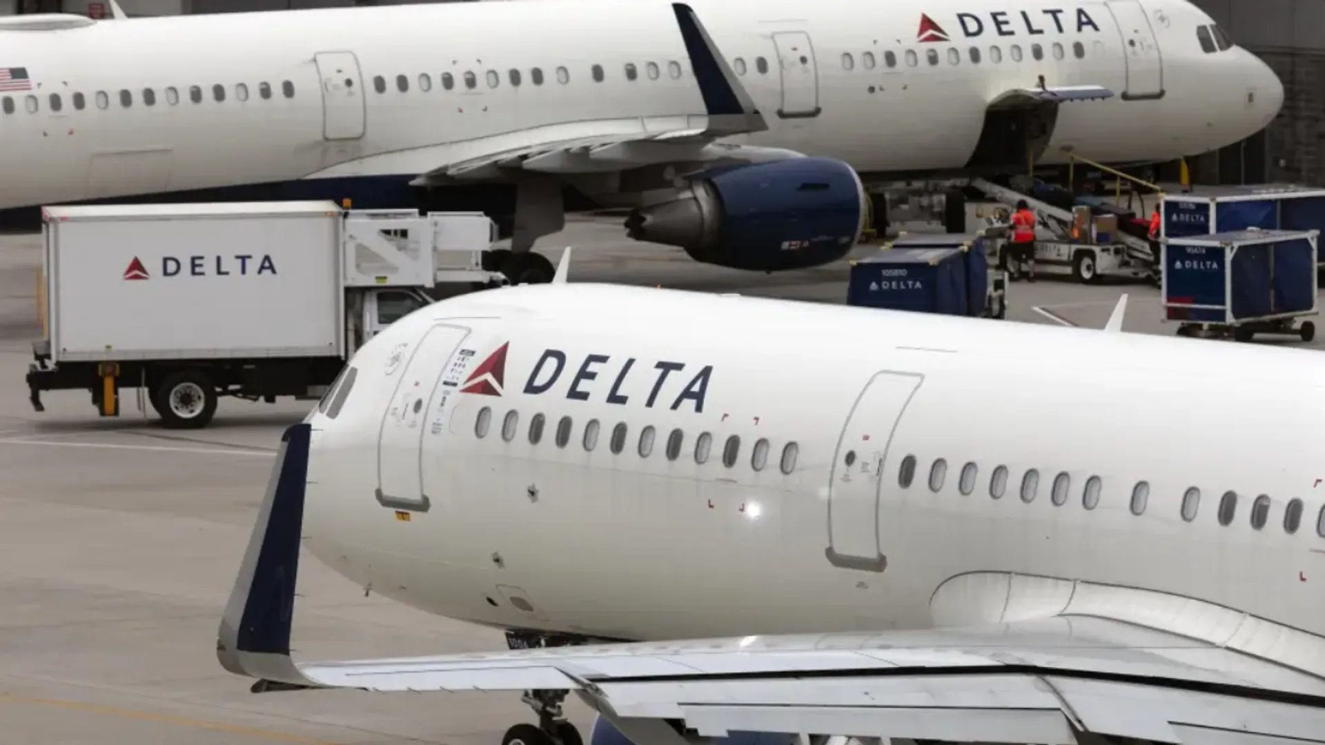 Delta reviewing how man allegedly followed a family, boarded their flight without ticket
