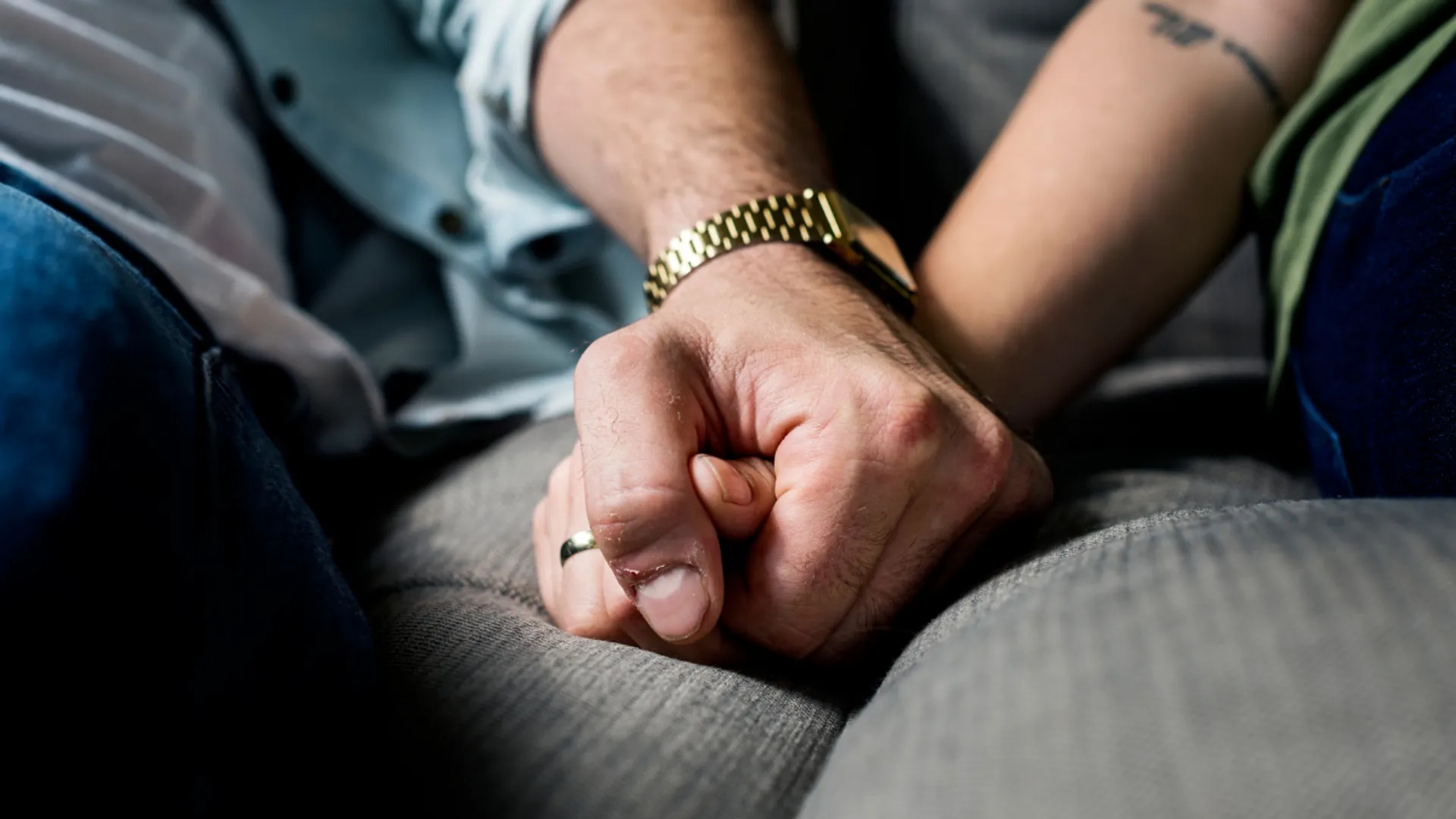 Thai company lets staff go out on dates during office hours...and it is all paid