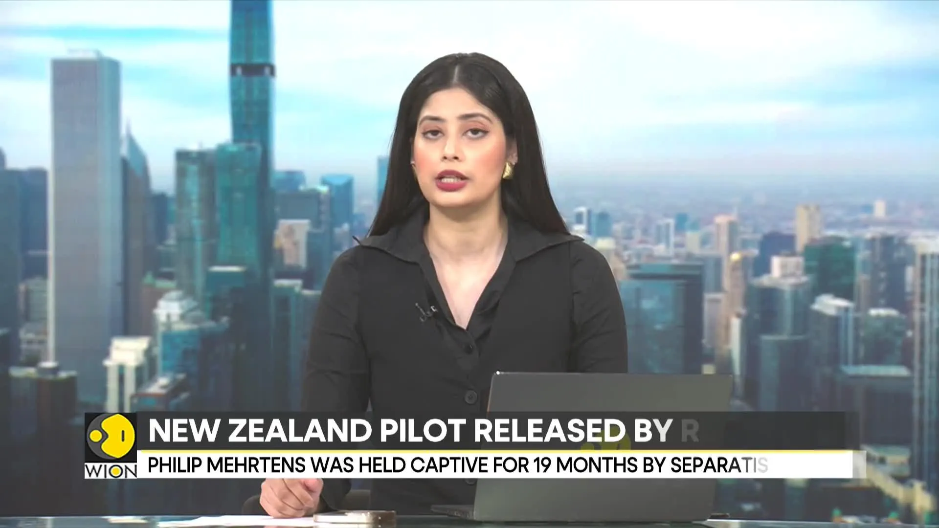 New Zealand pilot Phillip Mehrtens freed by Papua rebels after 19 months of captivity