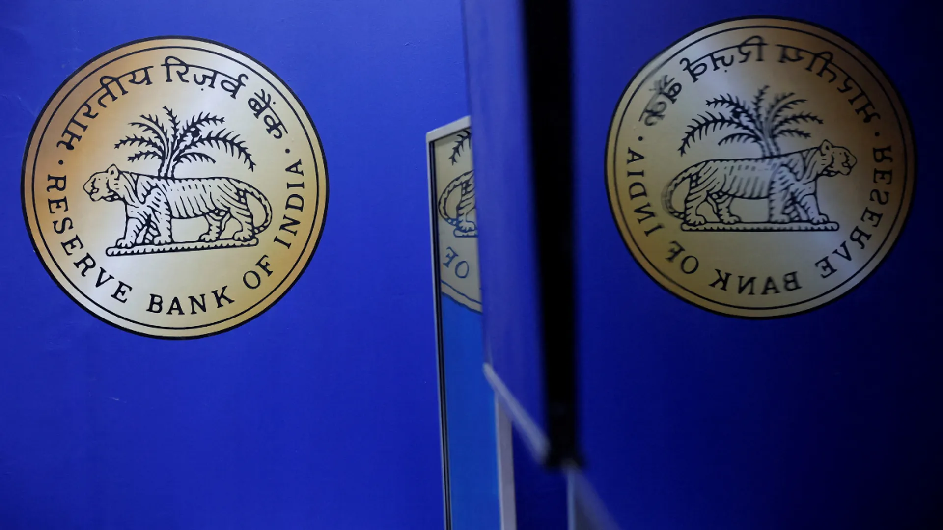India Central Bank leaves interest rates unchanged, shifts stance to âneutralâ signalling rate cuts ahead