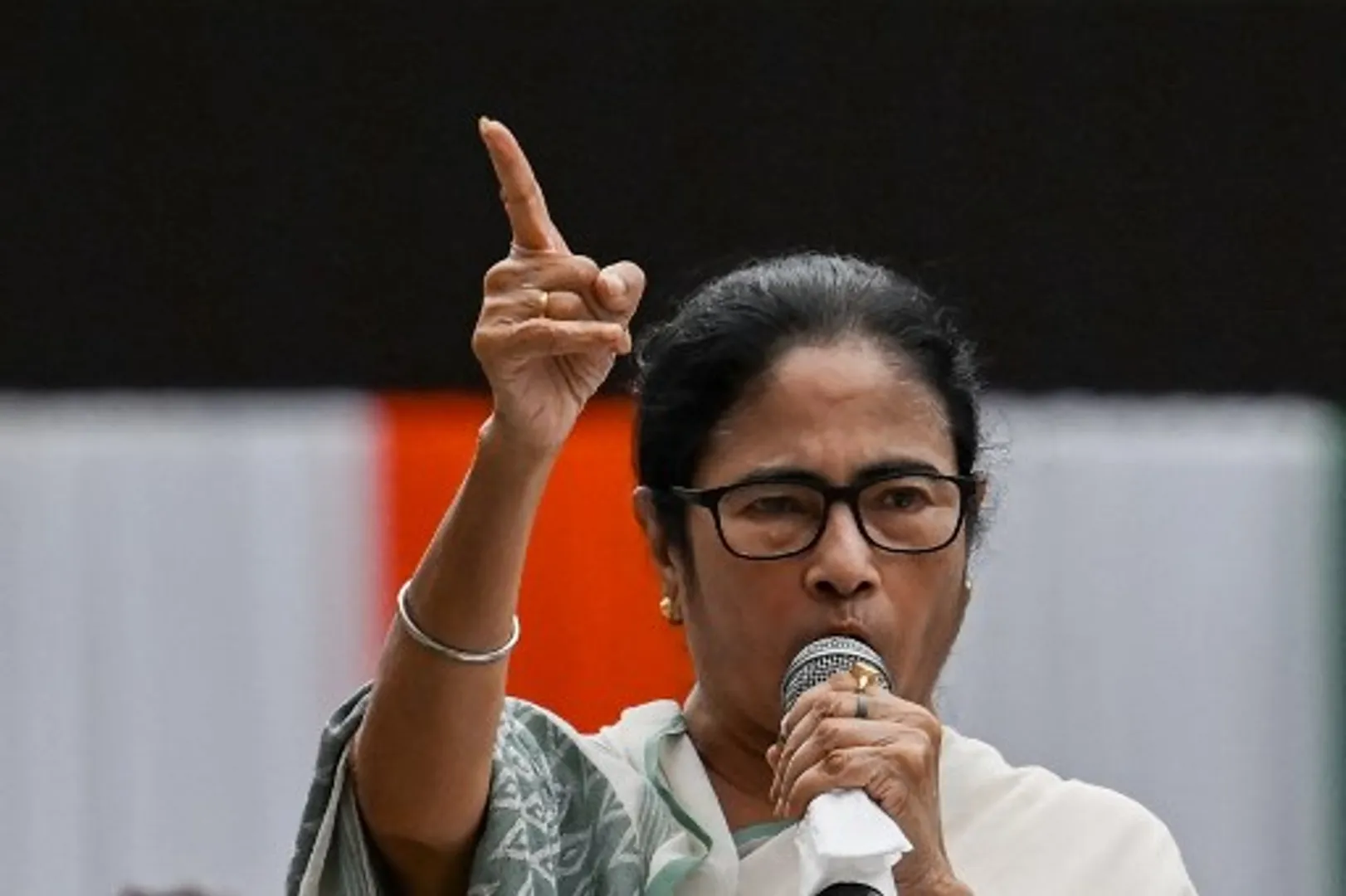 India: Kolkata junior doctors end hunger strike after talks with CM Mamata Banerjee