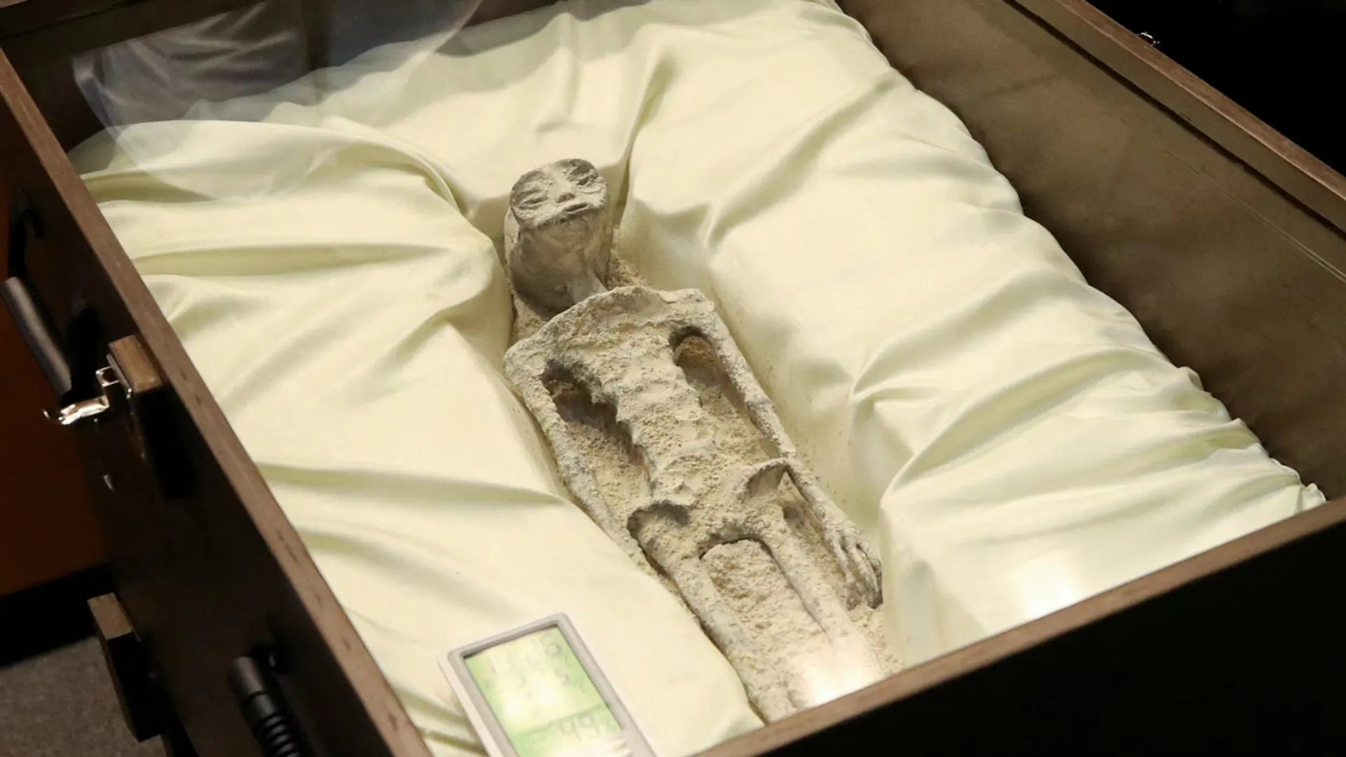 Experts dissect hands of Peruvian 'alien mummies', make a shocking discovery of...