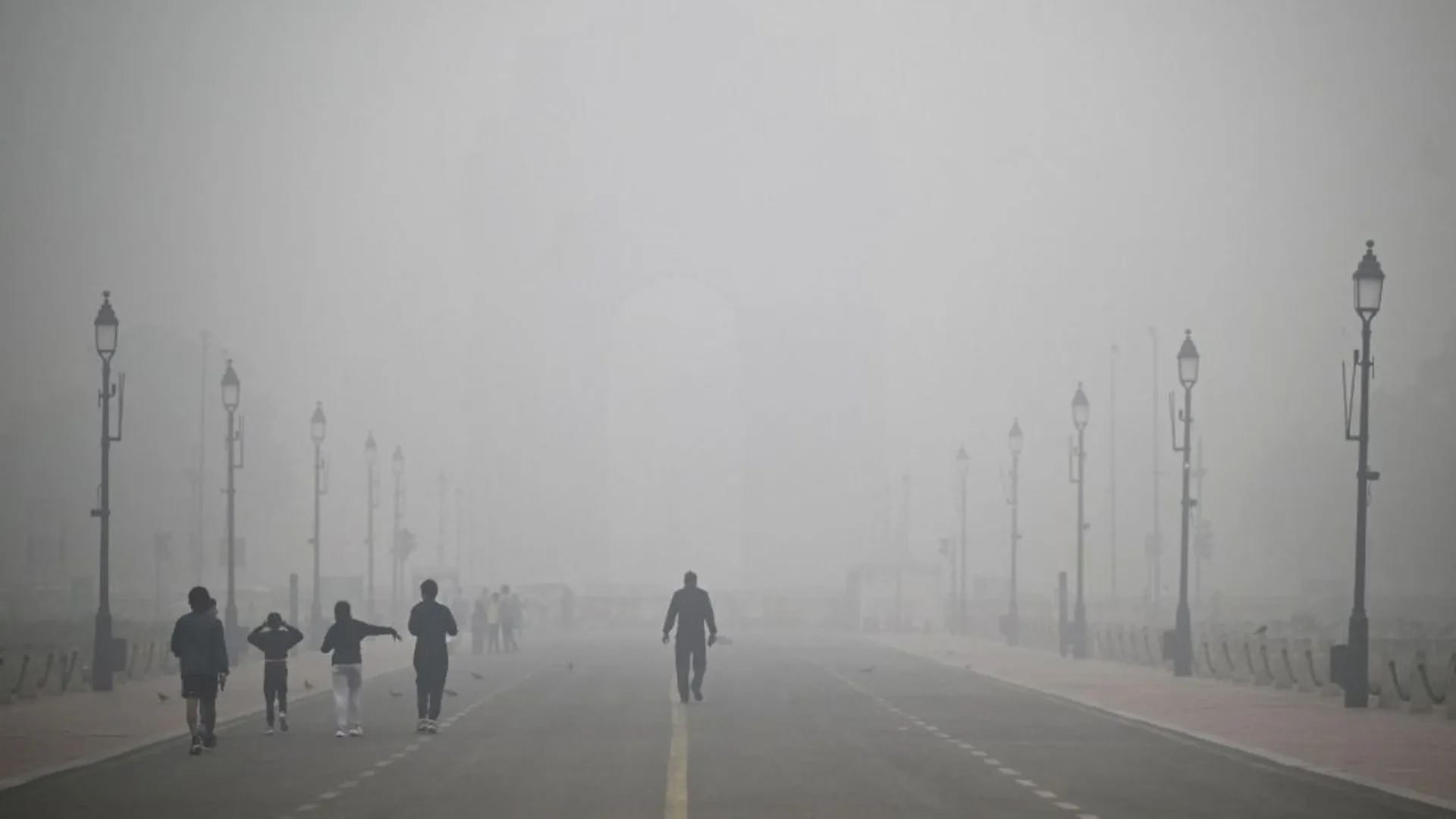 IMD issues fog alert for North India, flight operations likely affected in Delhi