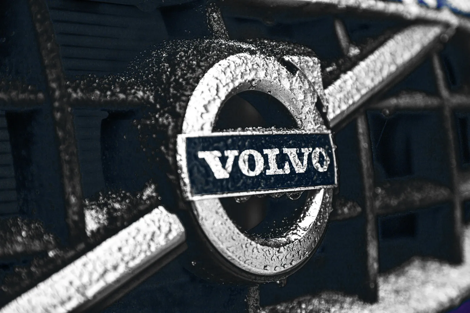 Volvo Cars to deliver first EX90 SUVs in September after long delay