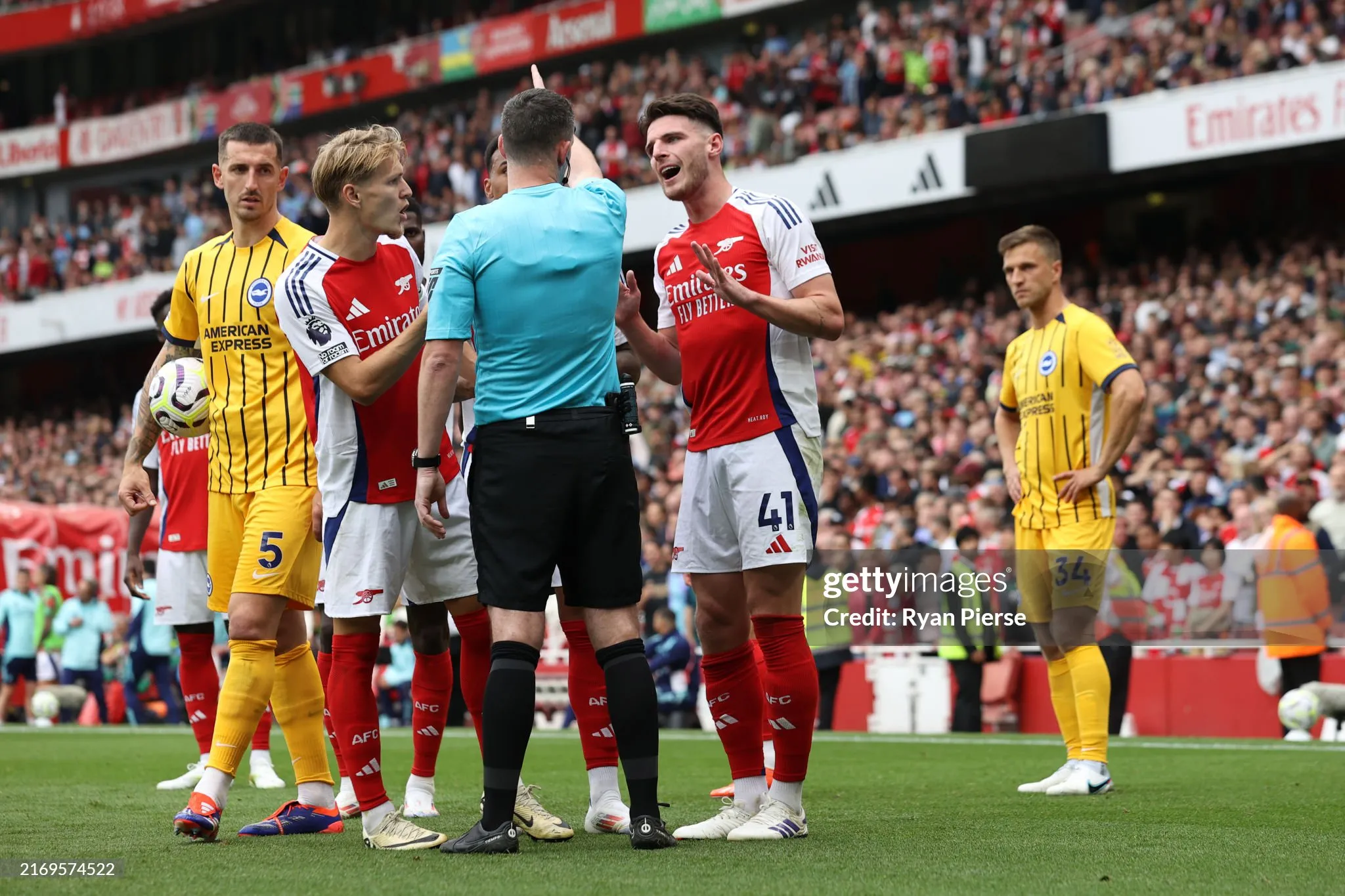 Declan Rice sees the red card -sportzpoint.com