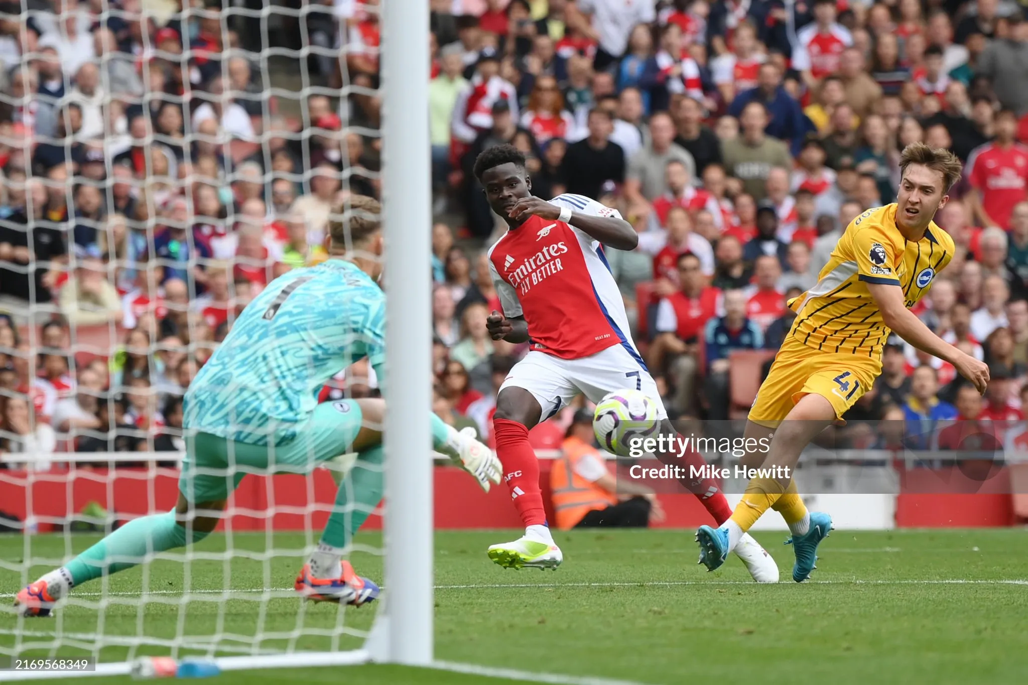 Arsenal vs Brighton: Saka in action -sportzpoint.com