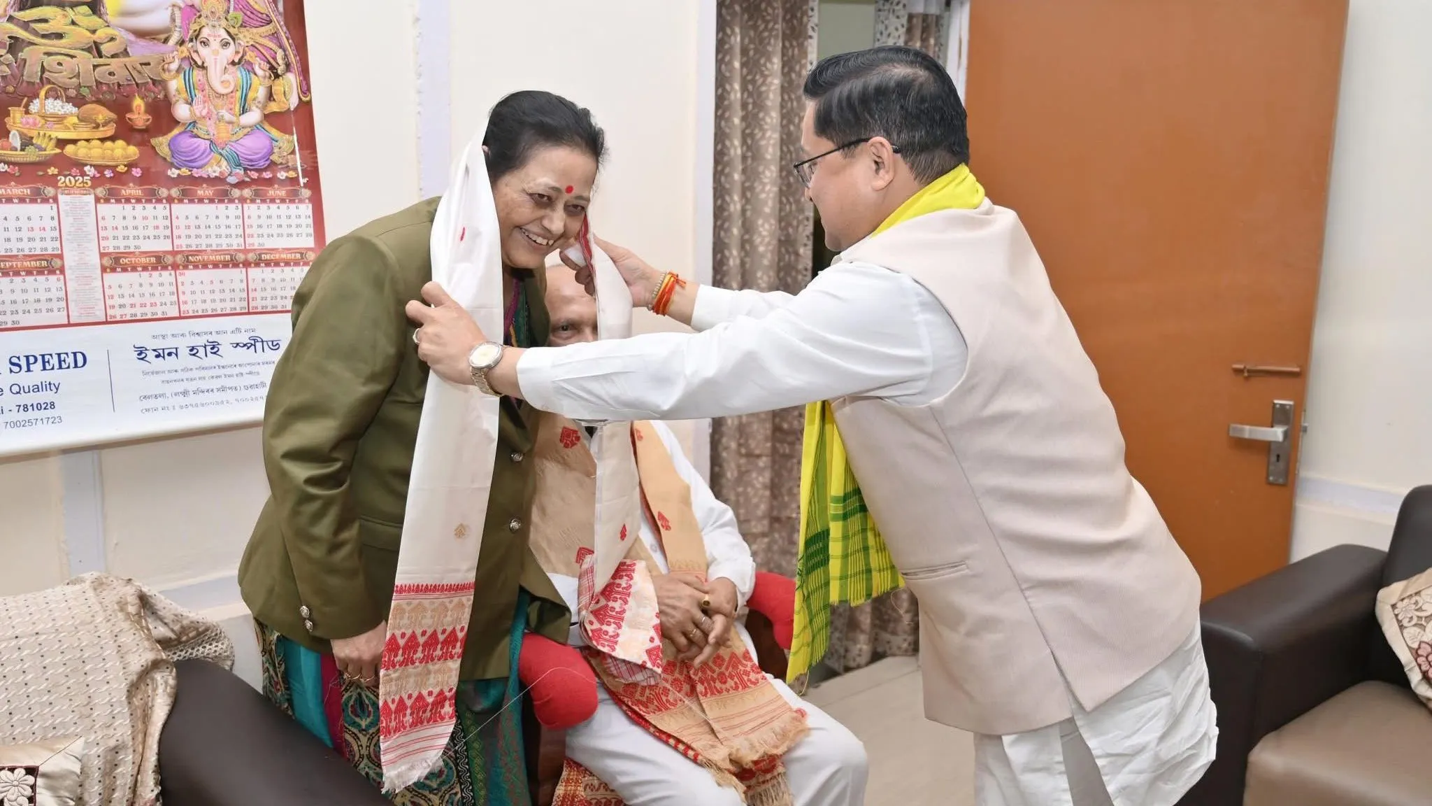 প্ৰাক্তন মুখ্যমন্ত্ৰী প্ৰফুল্ল কুমাৰ মহন্তক সাক্ষাৎ ৰাজ্যিক বিজেপিৰ সভাপতি দিলীপ শইকীয়াৰ