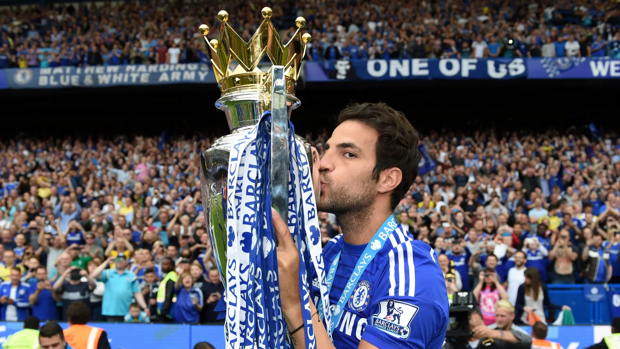 Cesc Fabregas with celebrating Chelsea's Premier League trophy- Sportz Point.com