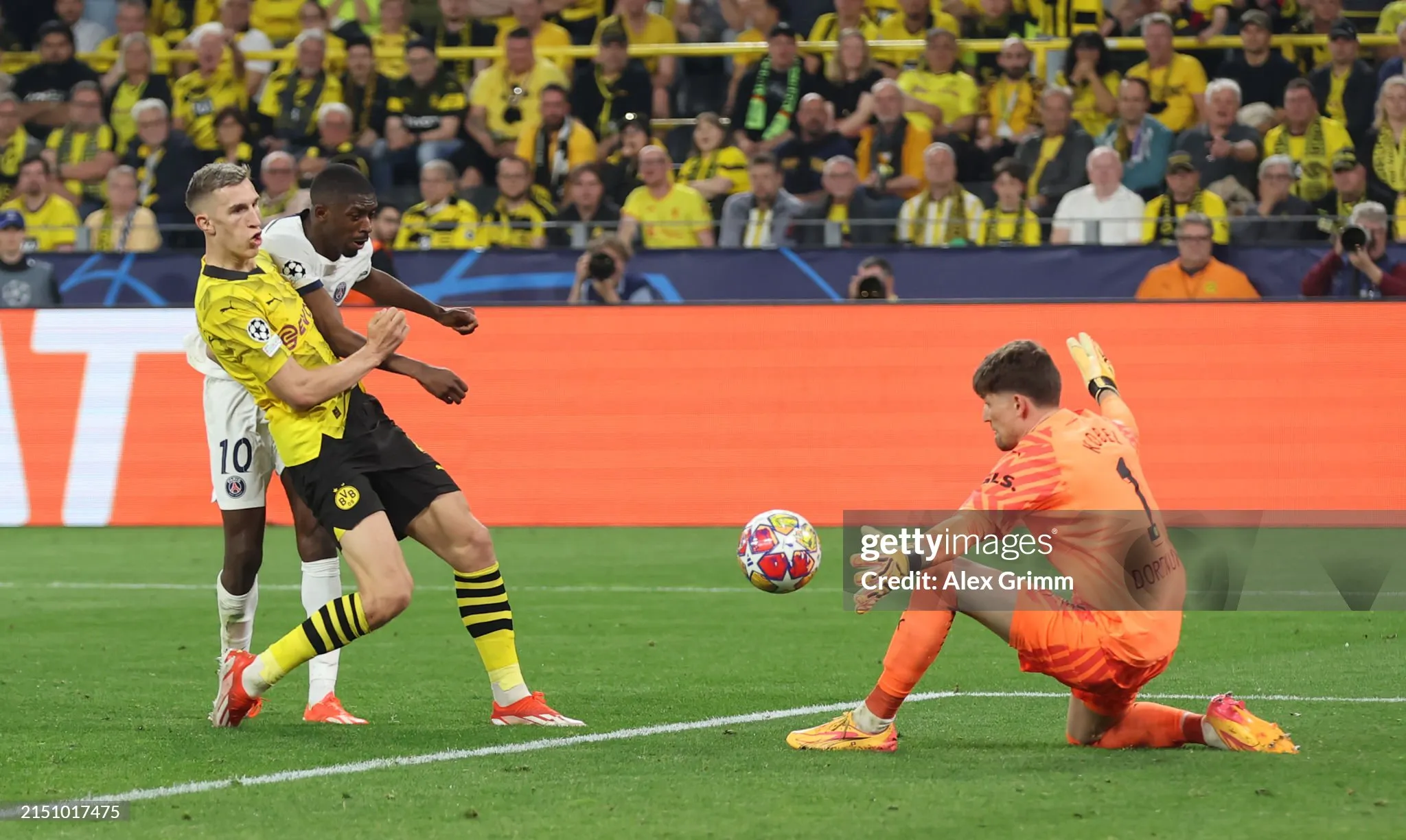 Kobel makes a great save to deny Dembele - Dortmund vs PSG UCL 2023-24 second Semi-final, first leg LIVE Updates - sportzpoint.com