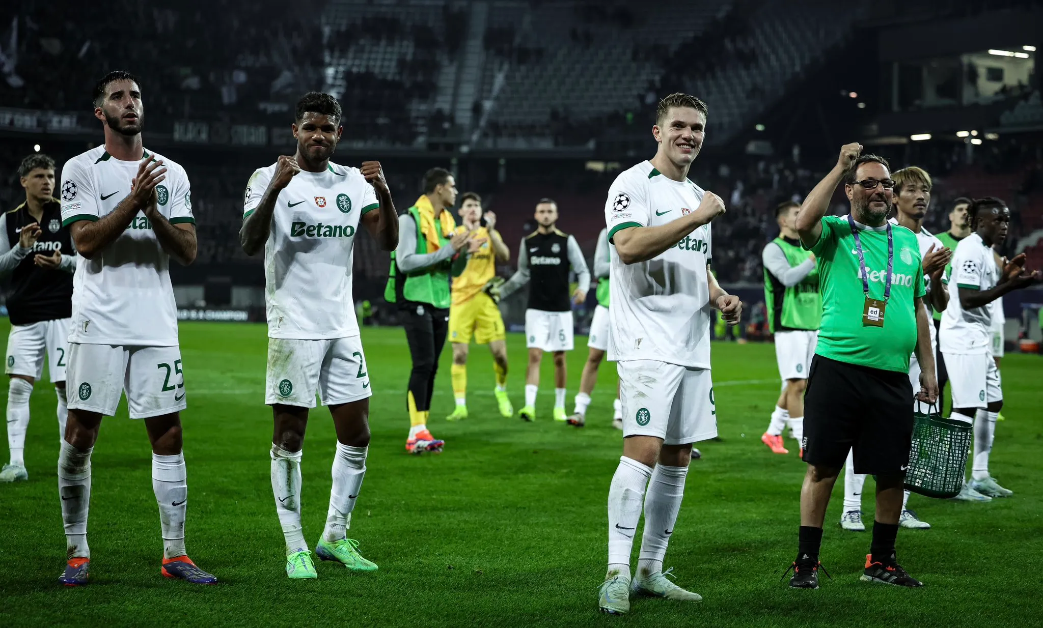 Sporting C.P clap at their fans after their win against Strum in the Champions League- Sportz Point.com