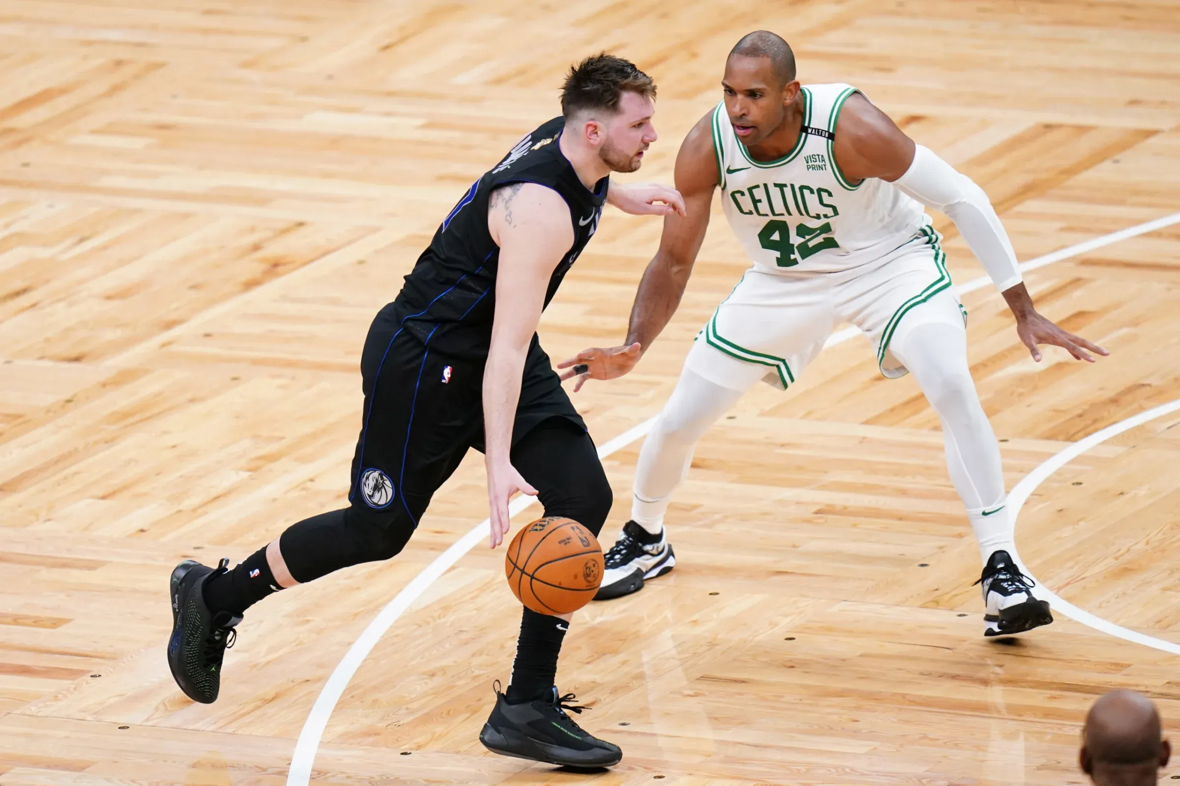 Al Hortford scoring against Dallas Mavericks - sportzpoint.com