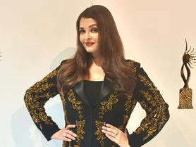 Aishwarya Rai Bachchan Exudes Royalty In Antique Gold Manish Malhotra  Jacket At IIFA Utsavam 2024 - News18