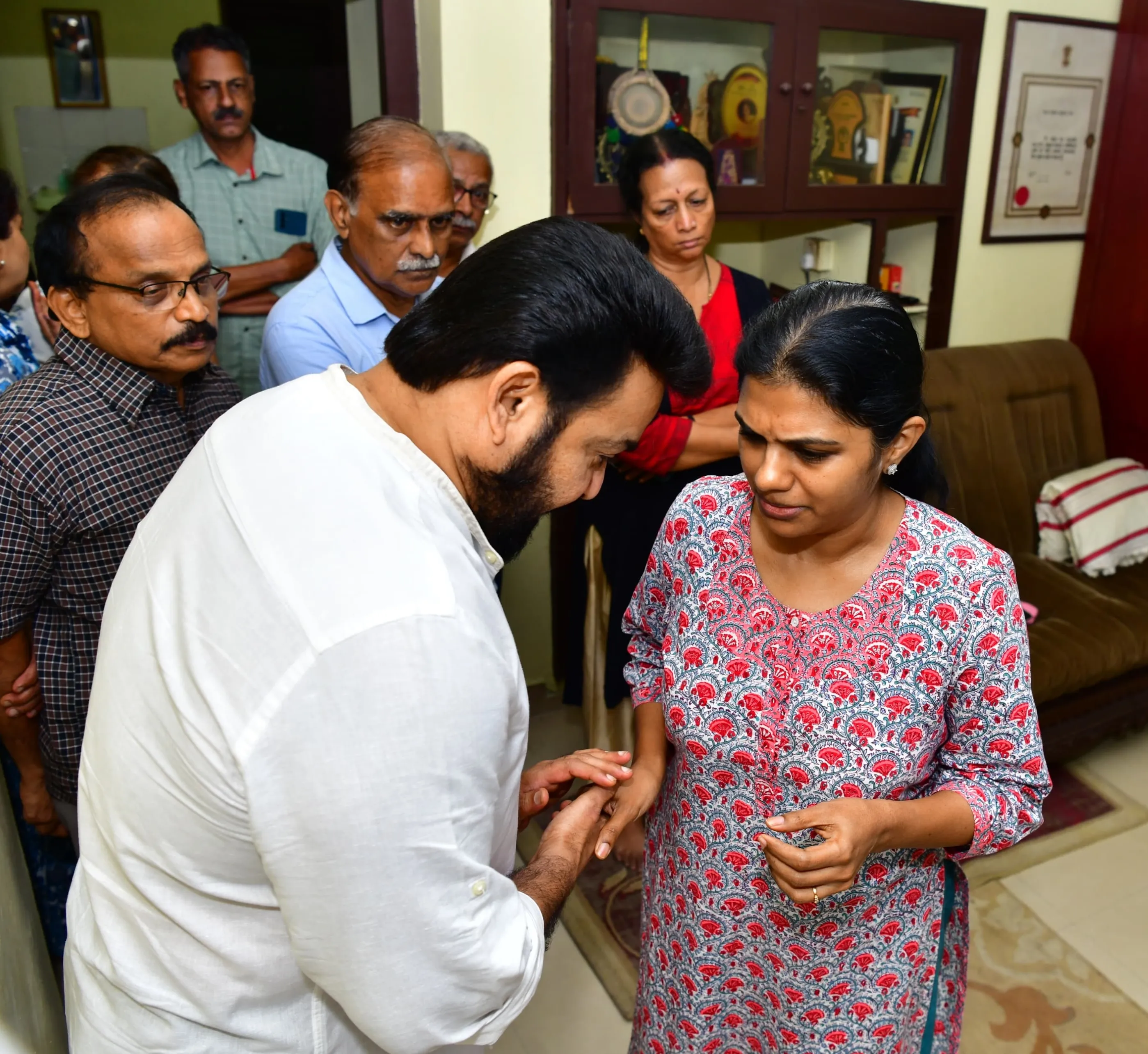 mohanlala at mt cremation-crop