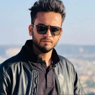 Elvish Yadav responds to viral video of him beating up YouTuber on  Instagram, says Sagar Thakur threatened to burn family alive - India Today