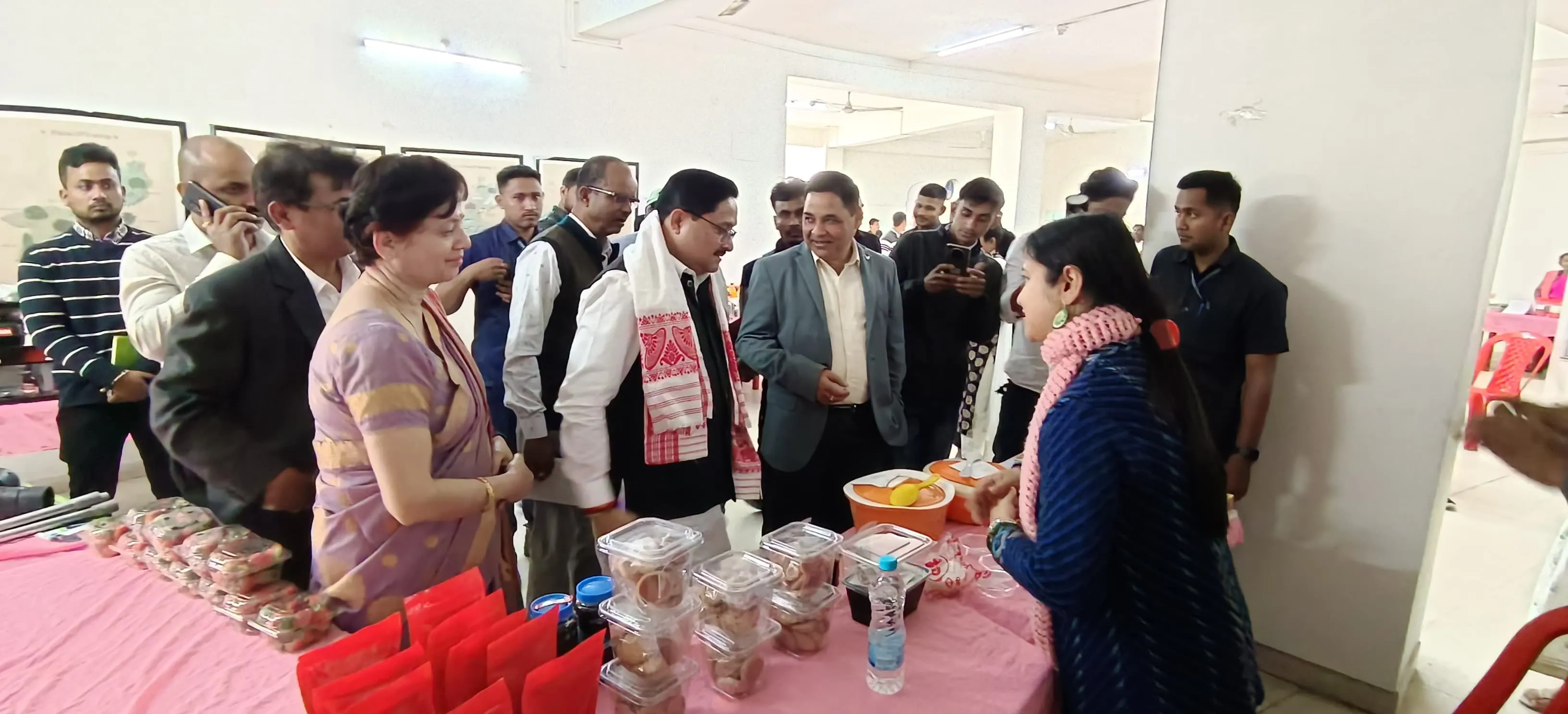 কামৰূপ জিলাৰ ১,১০,৫৭৭ গৰাকী হিতাধিকাৰীলৈ PM- KISAN  আঁচনিৰ ১৯ নং কিস্তি হস্তান্তৰ...