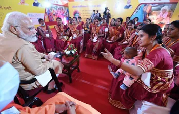 PM Modi with SHG women
