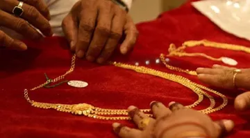 Today’s Gold Silver Price | மீண்டும் ஜெட் வேகத்தில் செல்லும் தங்கம் விலை... கவலையில் இல்லத்தரசிகள்!