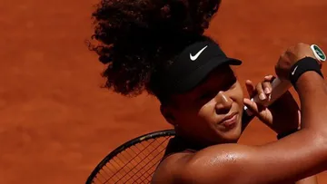 Naomi Osaka wins her first game on clay  after 726 days to keep her comeback chances alive