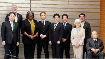 U.S. Envoy to U.N. Meets Japanese Abductees’ Families