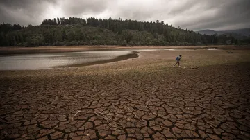 Colombia Suspends Government Work Amid Severe Drought, Faces Potential Energy Rationing