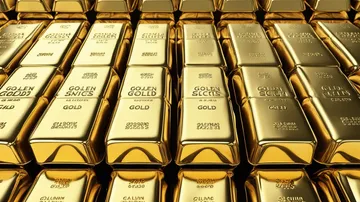 Gold Prices Remain Near Record Highs Amid Fed's Hawkish Stance