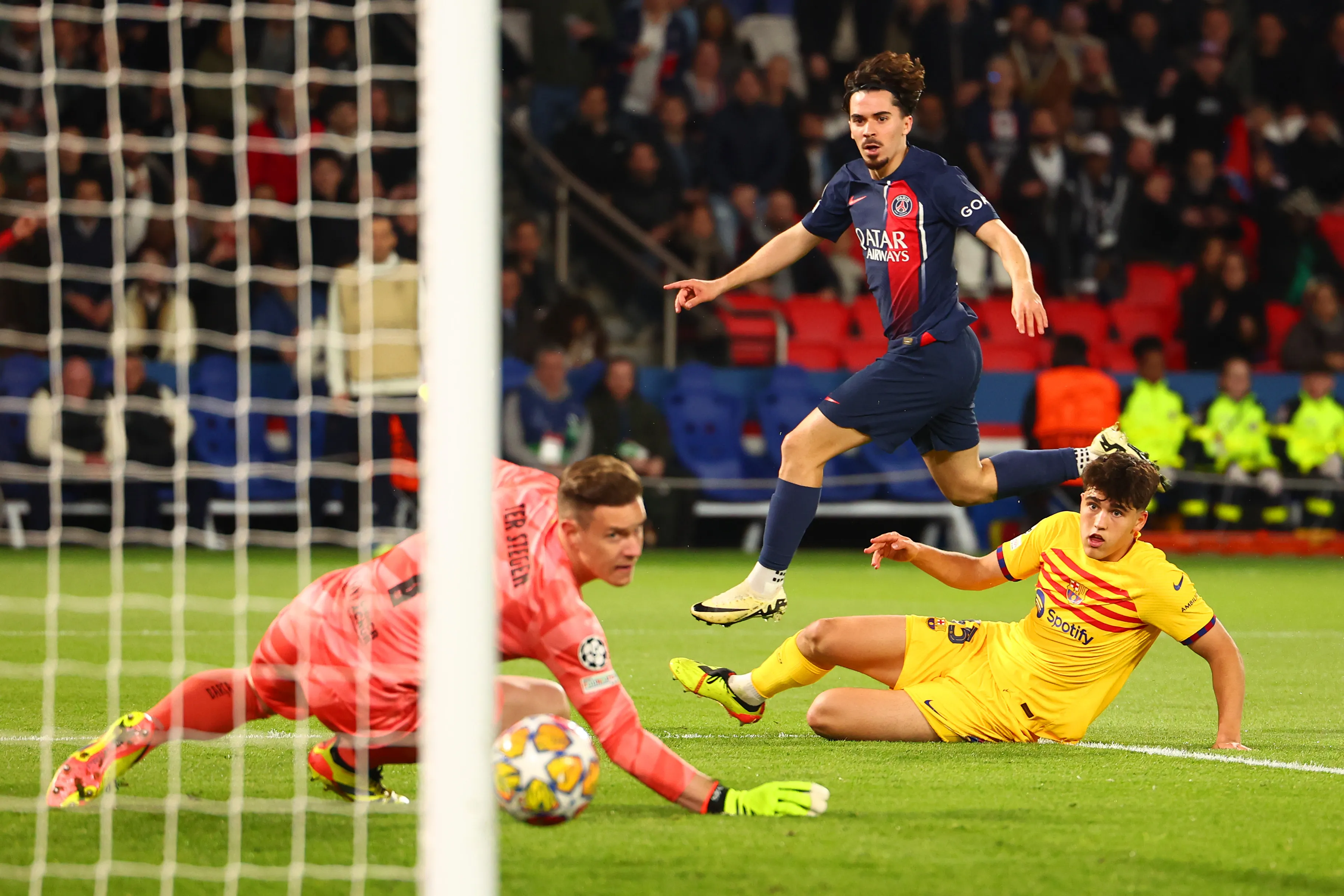 Vitinha gave PSG the lead in the second half of PSG vs Barcelona 1st leg quarter-final | Sportz Point