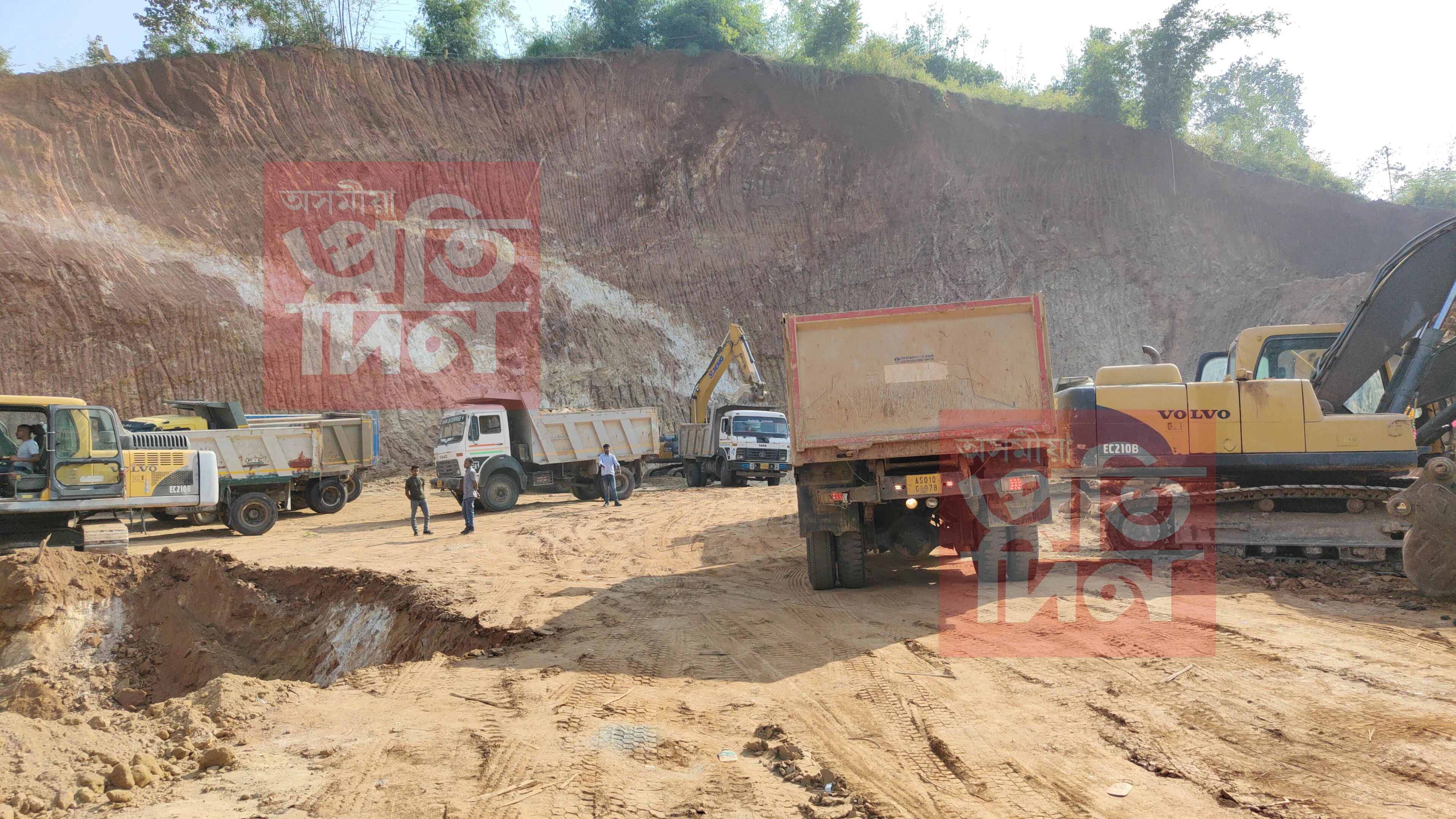 পাহাৰ খনন