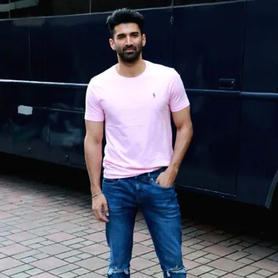 Bollywood actors in pink | Men in pink! 5 times Bollywood actors proved  that men can effortlessly pull off the colour