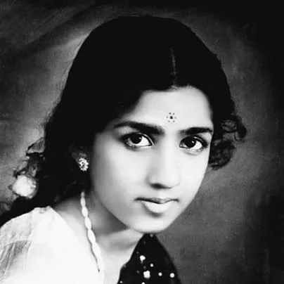 गानसम्राज्ञी लता मंगेशकर काळाच्या पडद्याआड! पाहा त्यांचे दुर्मिळ फोटो