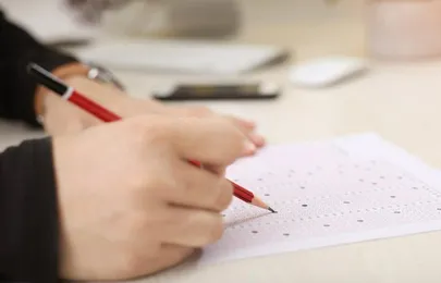 NEET মেডিকেলের প্রবেশিকা পরীক্ষায় নিরাপত্তার দোহাই, অন্তর্বাস খুলতে বাধ্য করা হল ছাত্রীকে