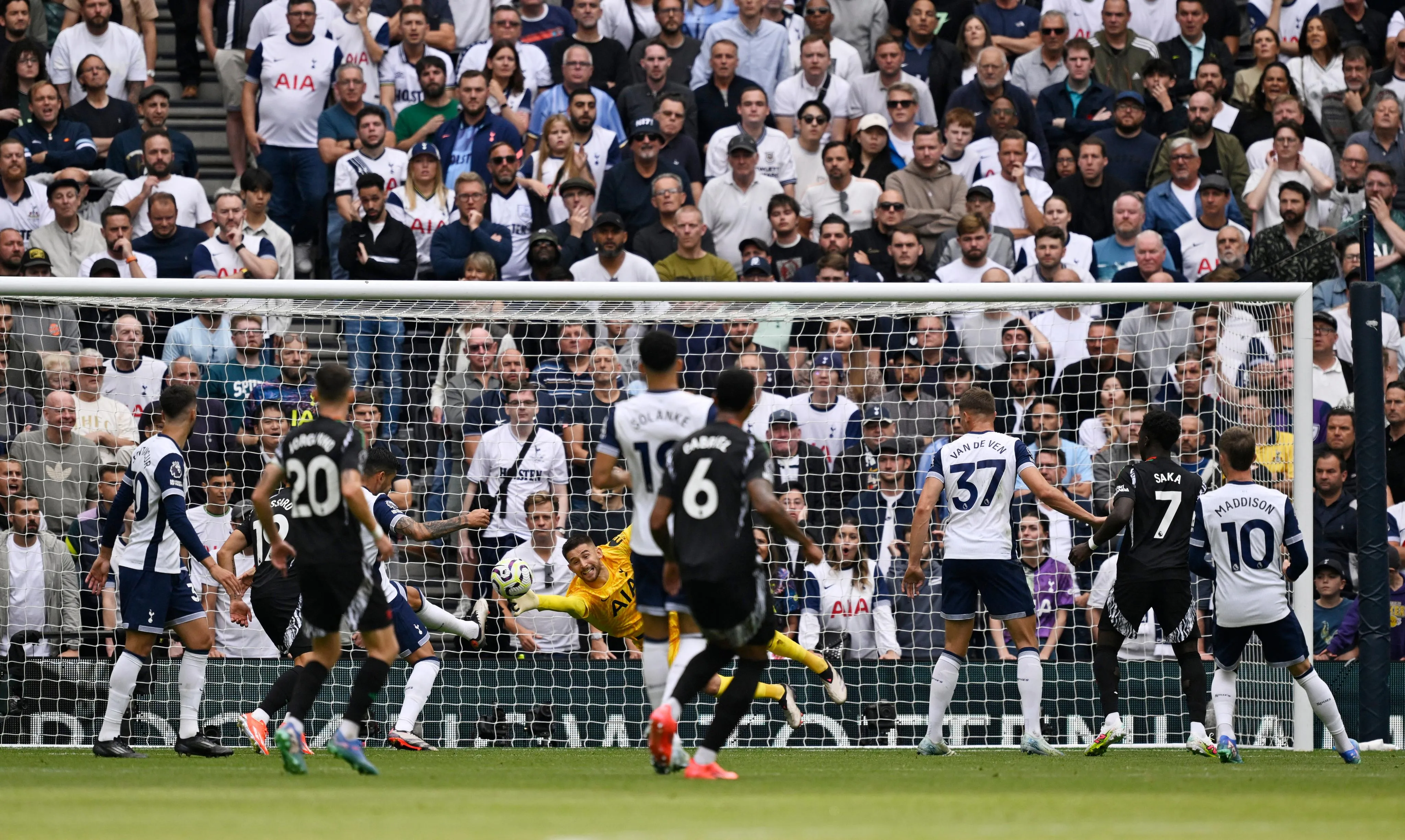 Tottenham vs Arsenal Premier League 2024-25 LIVE Updates, Scores, News and Free-commentary - sportzpoint.com